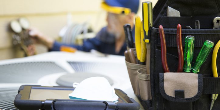 ekipa montująca wentylację profesjonalny montaż